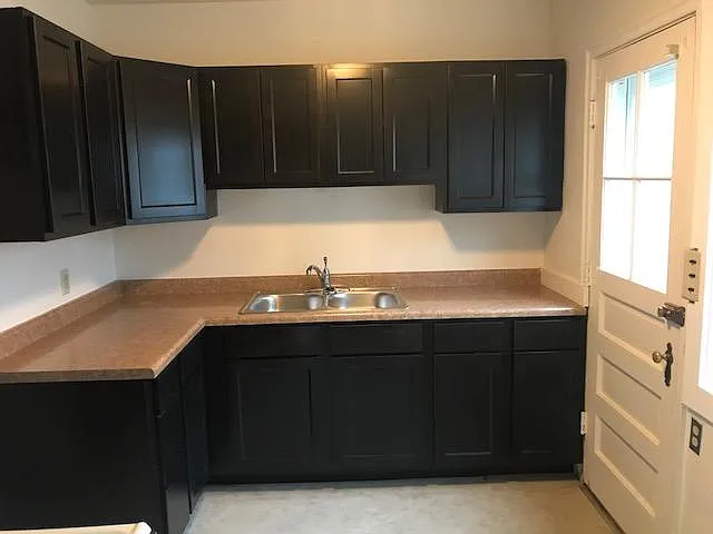 3 bed, 1.5 bath, 1680 sqft, $2,250 — Photo 2