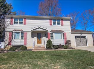 33 Middlesex Rd, Orchard Park, NY 14127