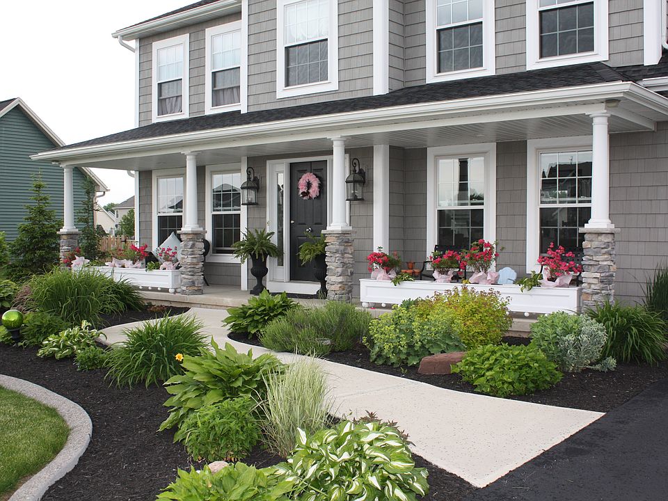 Gorgeous curb appeal