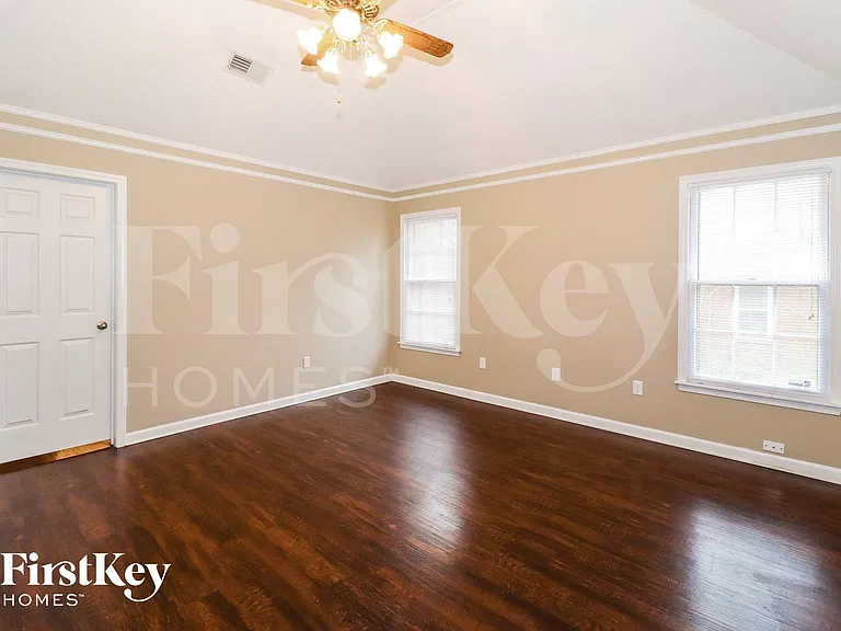 1330 Fox Trace Dr — Photo 9