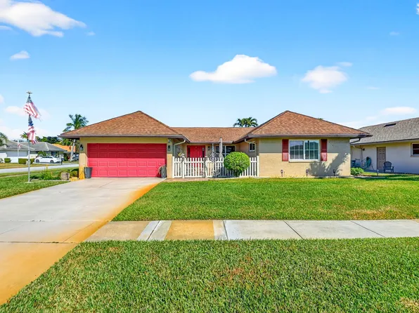 10260 Greentrail Drive N, Boynton Beach, FL 33436