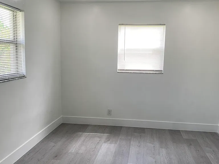 4005 NW 76th Ave — Photo 41