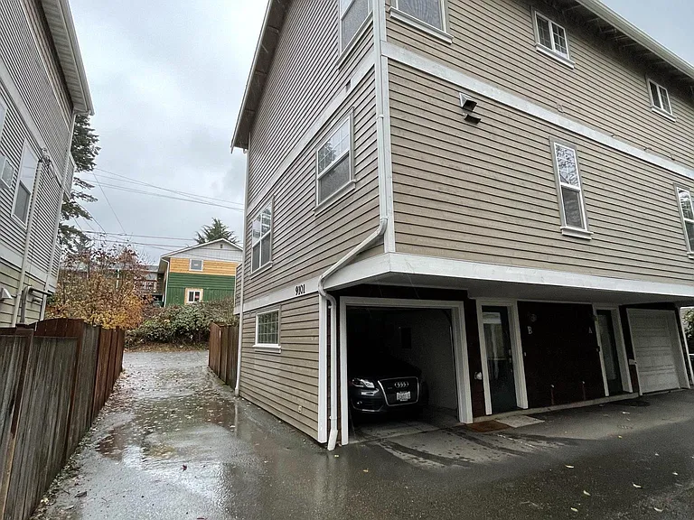 Exterior/Garage/Driveway