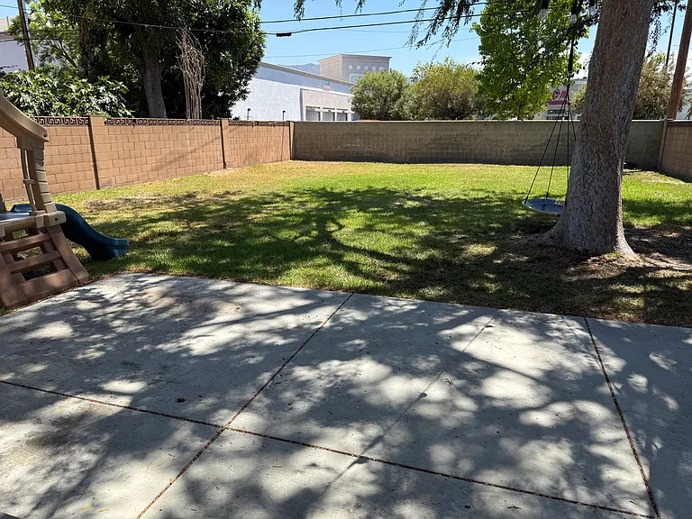 1518 N Naomi St — Photo 9