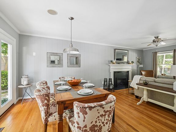 Dining Room (Seats 6)