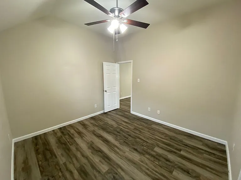 5668 Imperial Meadow Dr — Photo 31