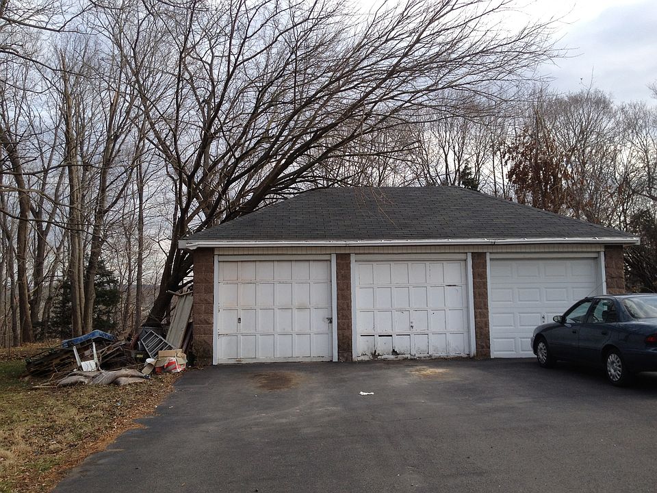 2nd image of 84 Mill St