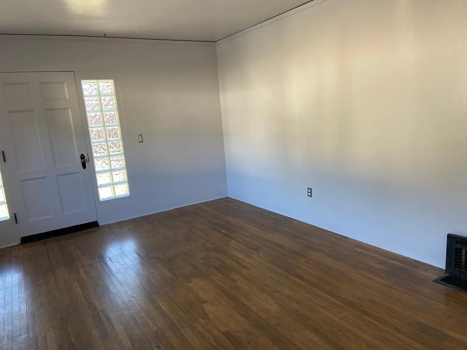 511 N Signal St — Photo 4