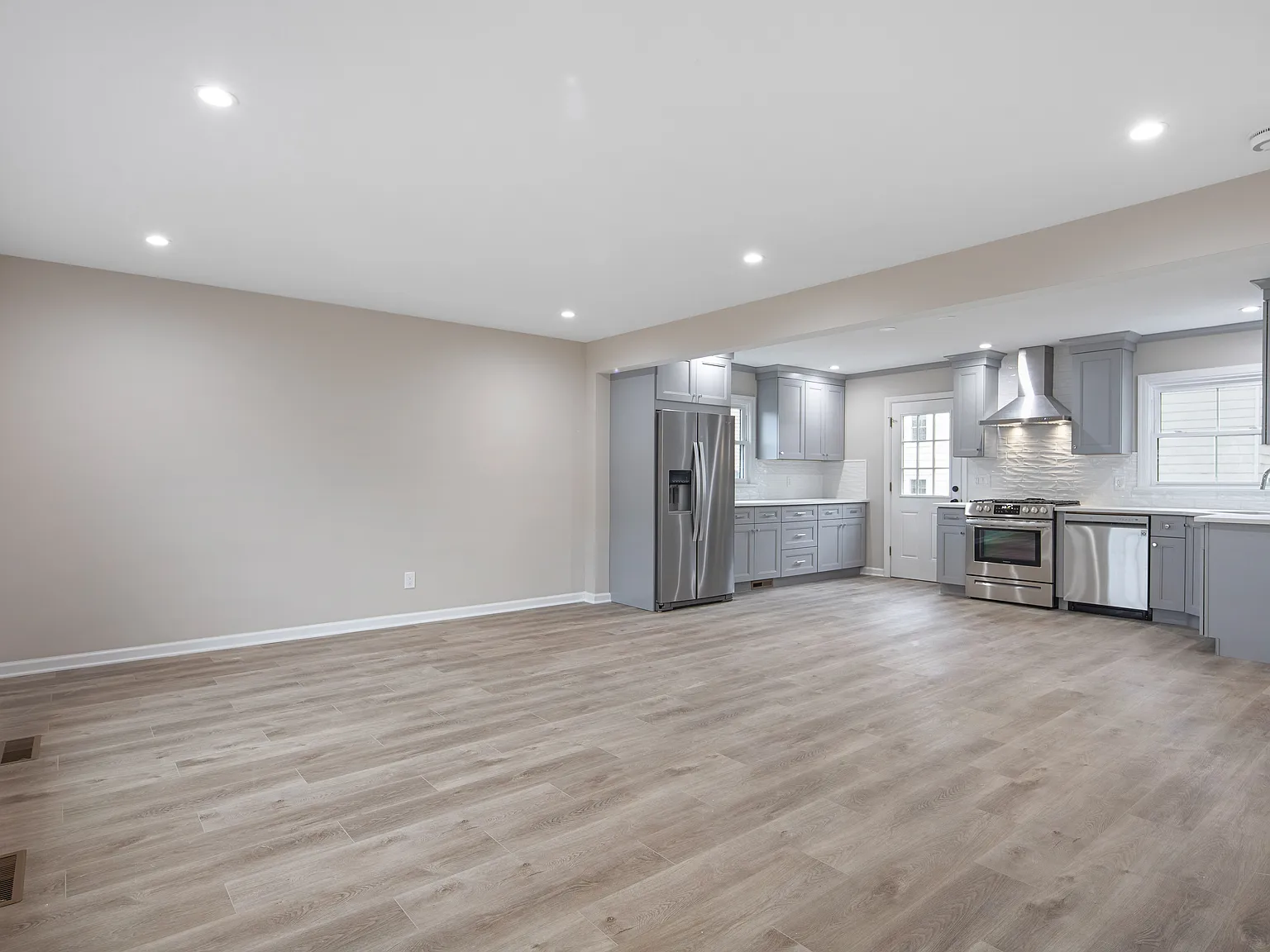 3 bed, 2.5 bath, 1865 sqft, $5,100 — Photo 4
