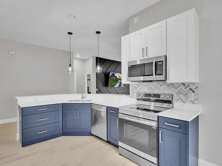 714 Straw Lake Dr — Photo 4