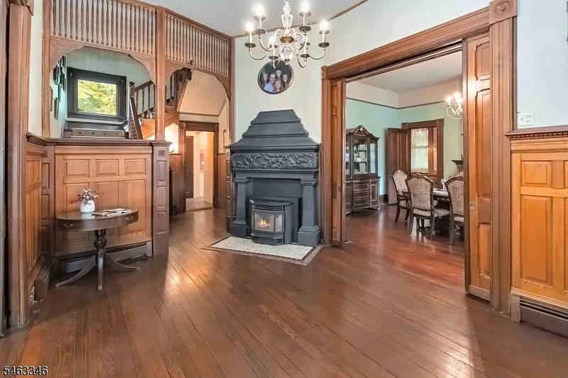 5 bed, 3.5 bath, 4396 sqft, $5,800 — Photo 3