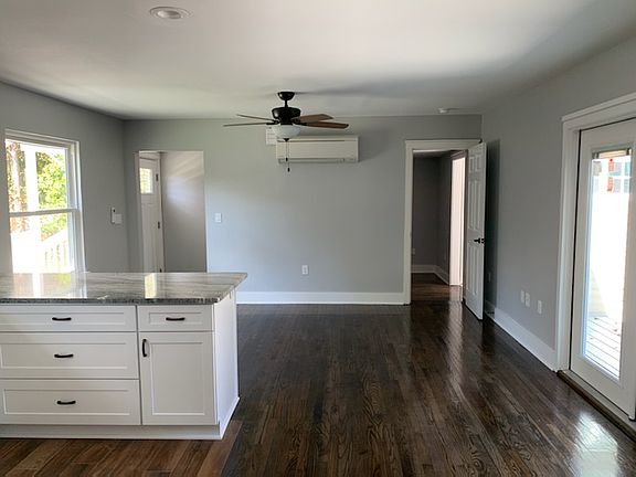 5th image of 919 Carraway St