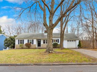 40 Calhoun Ave, Trumbull, CT 06611