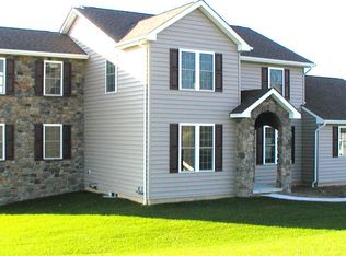 2770 Cobblestone Dr, Schnecksville, PA 18078