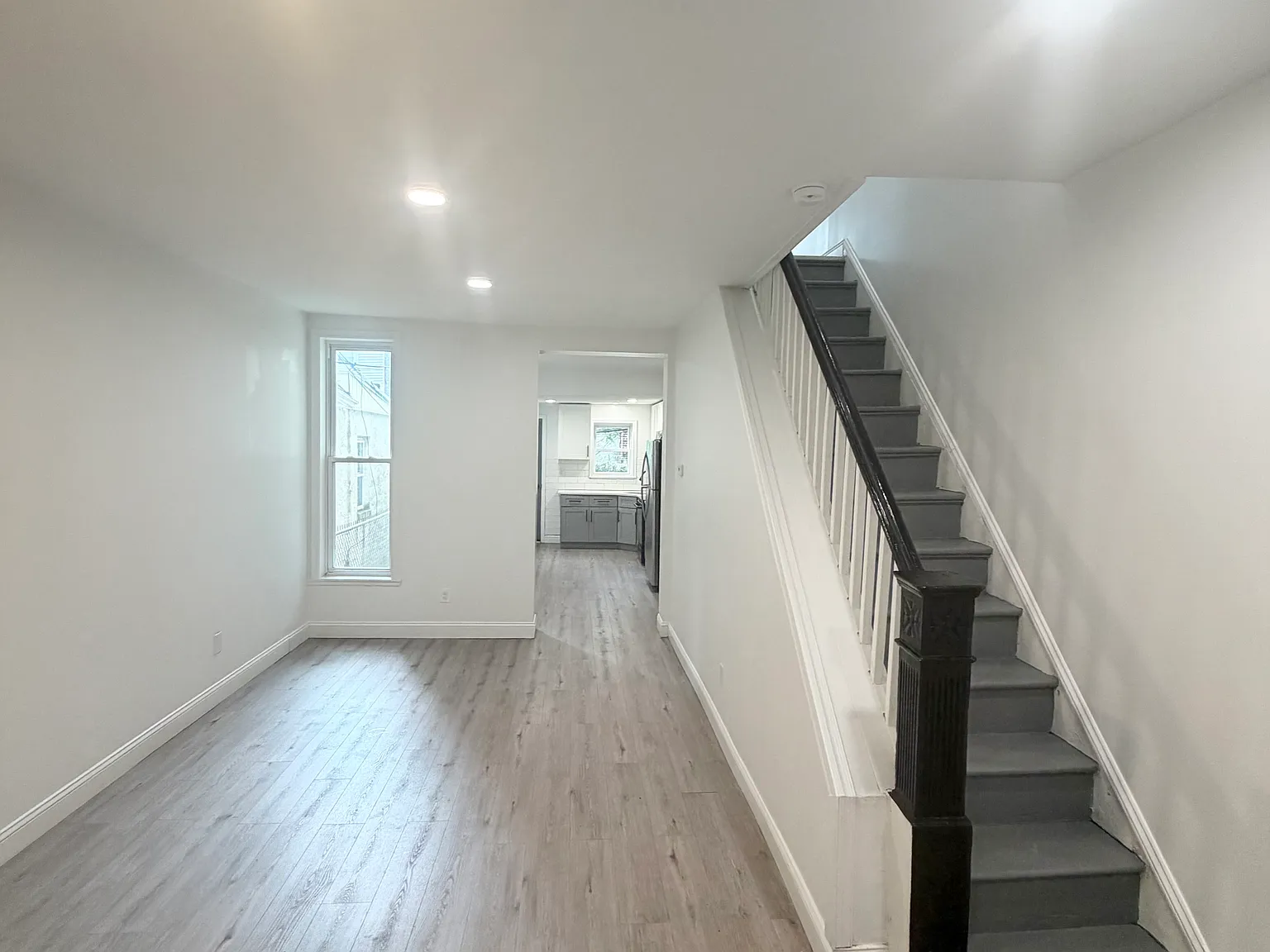 3 bed, 1000 sqft, $1,500 — Photo 1