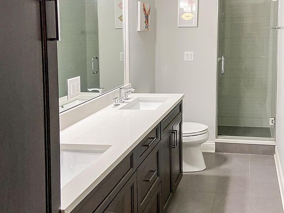 3rd image of 1242 W Oakdale Ave #1W