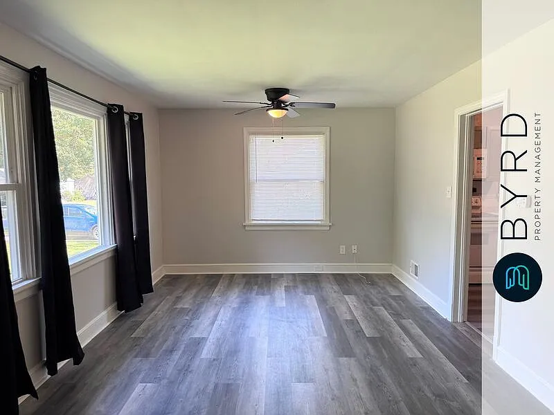 3 bed, 1.0 bath, 1036 sqft, $1,749 — Photo 3