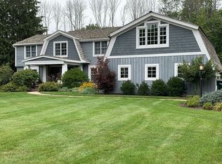 636-W McIntosh Ln, Mequon, WI 53092