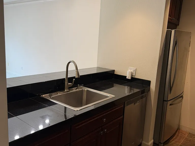 1710 SW Harbor Way #301 — Photo 8