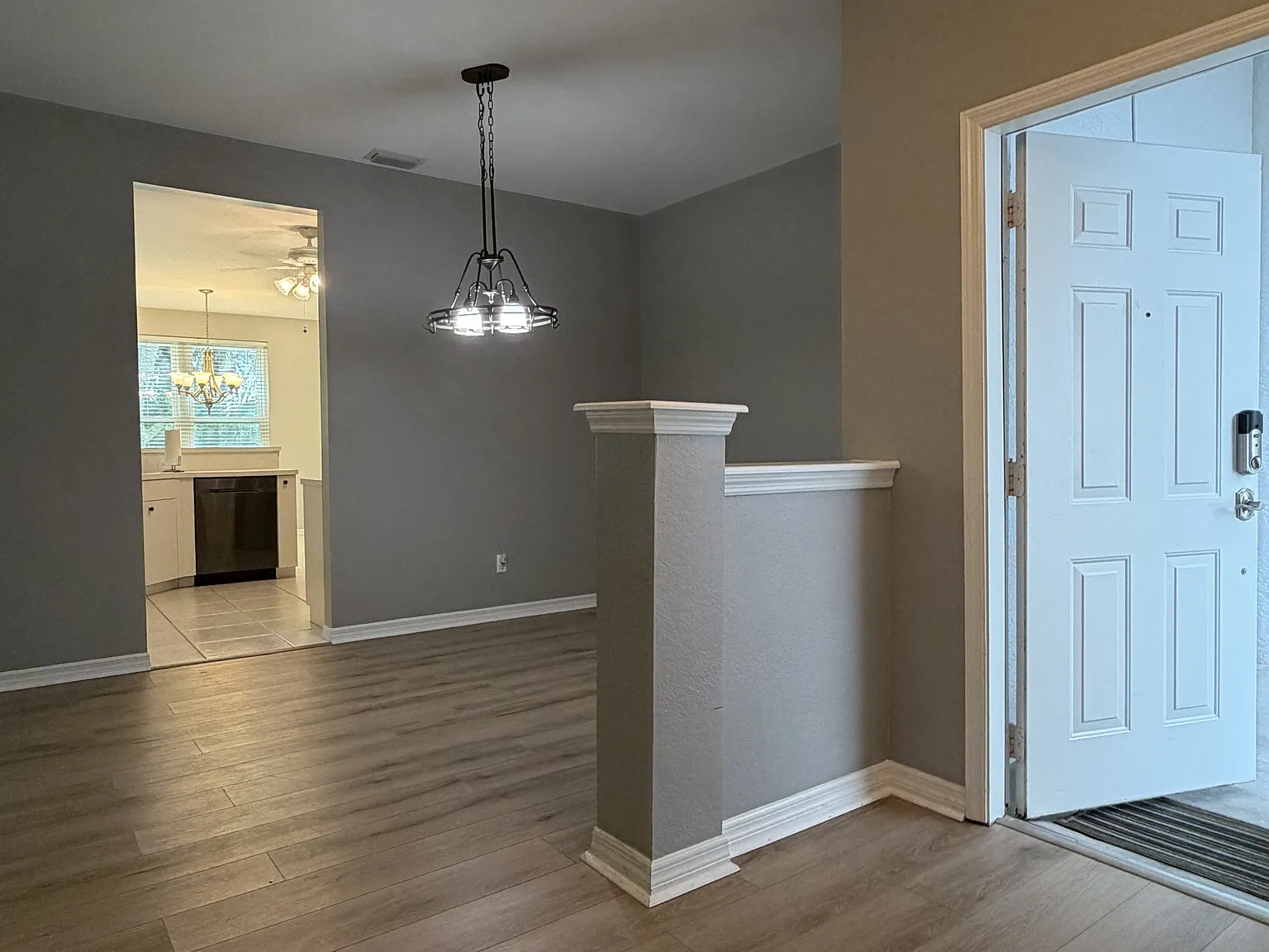 1340 Charleston Square Dr — Photo 2