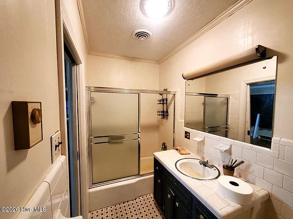 4th image of 303 W Pippen Street