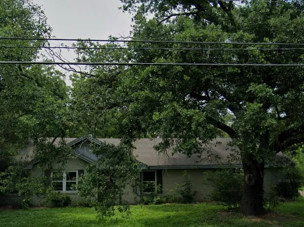 101 Meadow Ln, Groesbeck, TX 76642