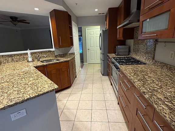 5th image of 296 Canterbury Rd APT C