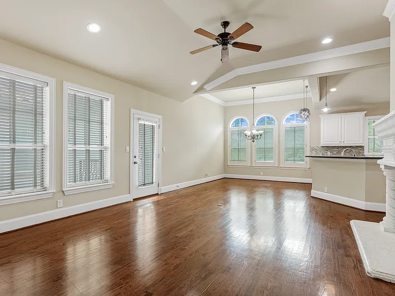 5801 Hillcrest Ave #9 — Photo 7