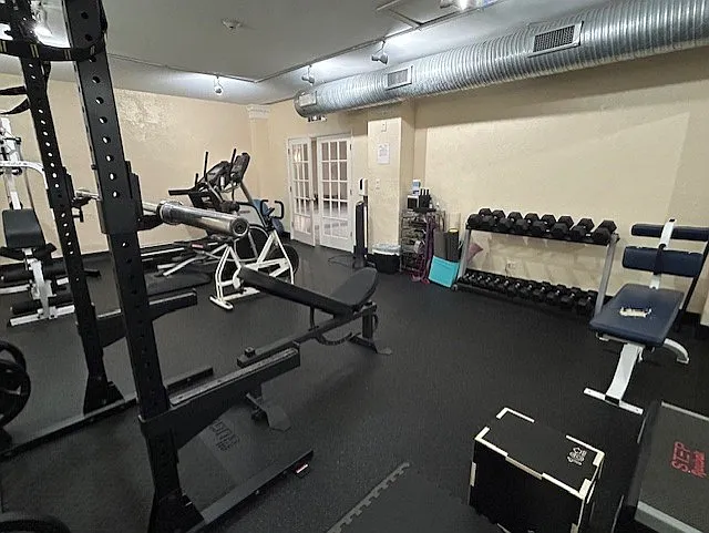 4240 N Clarendon Ave #213N — Photo 9