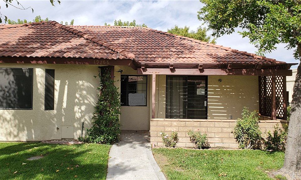 1st image of 19266 Cottonwood Dr