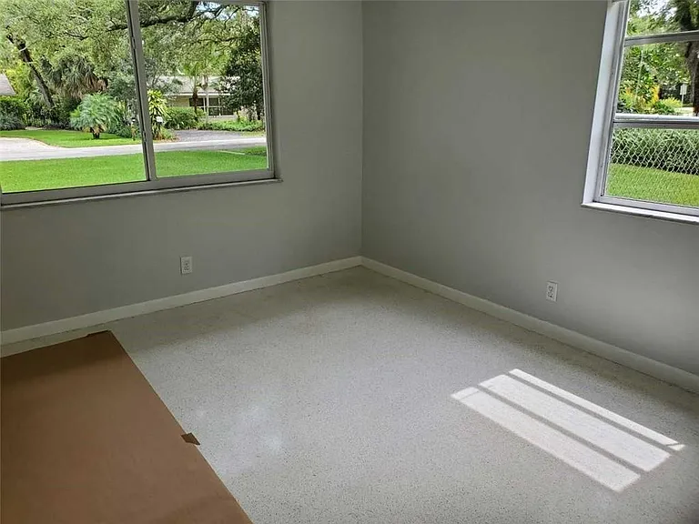 626 Gardenia Ln — Photo 12