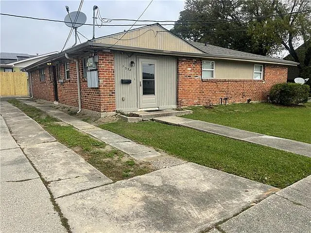 3 bed, 2.0 bath, 1250 sqft, $1,800 — Photo 3