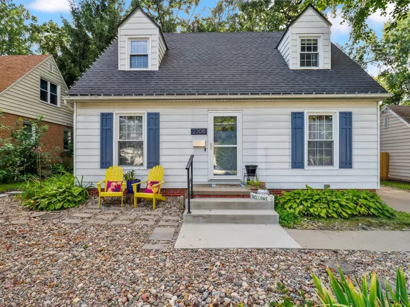2308 33rd St, Des Moines, IA 50310