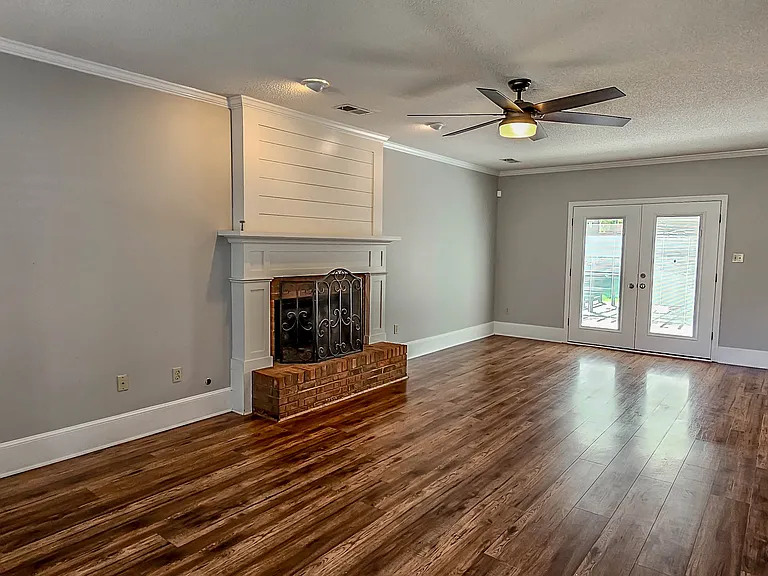 775 Royal Forest Dr — Photo 2
