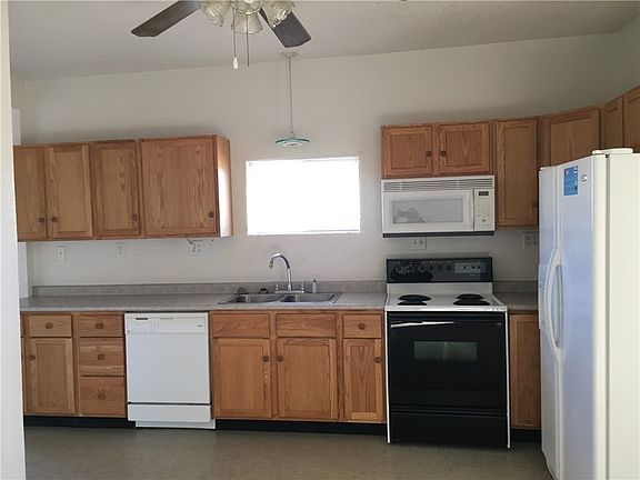 5th image of 412 Highland St