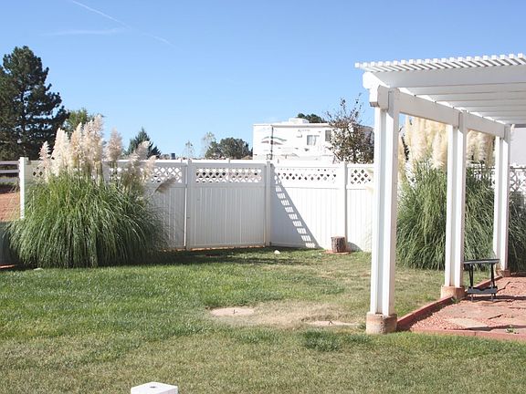 5th image of 709 W Chamberlain Dr