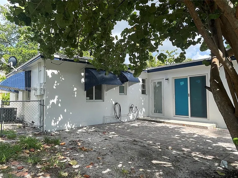 1420 NE 1st Ave — Photo 8