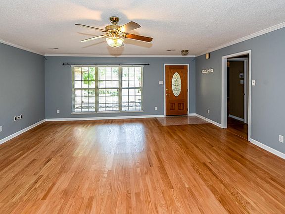 3rd image of 2437 Dublin Dr