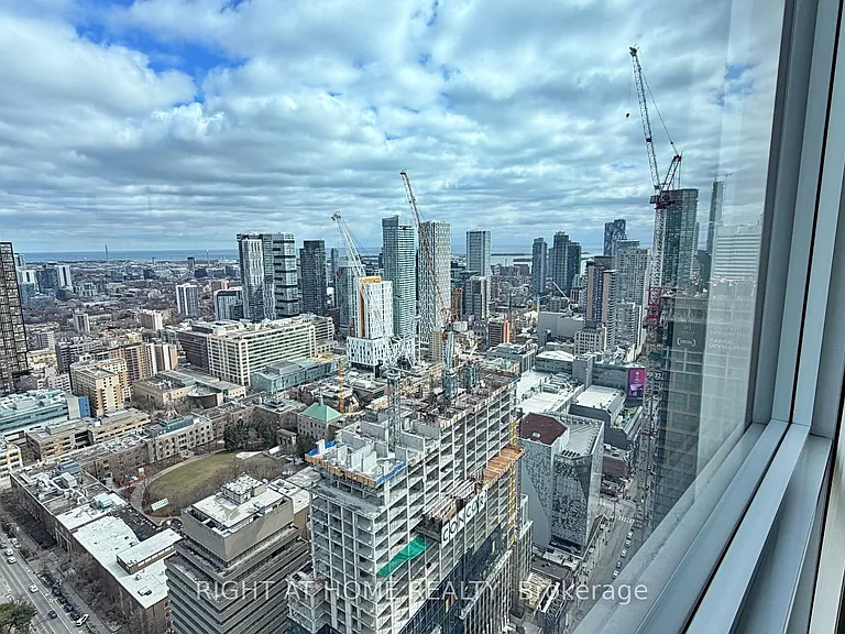 386 Yonge St #4207 — Photo 32