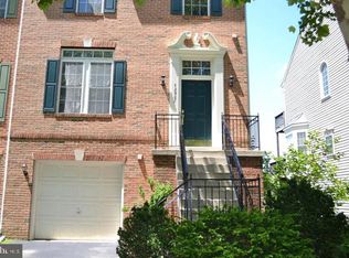 42987 Golf View Dr, Chantilly, VA 20152