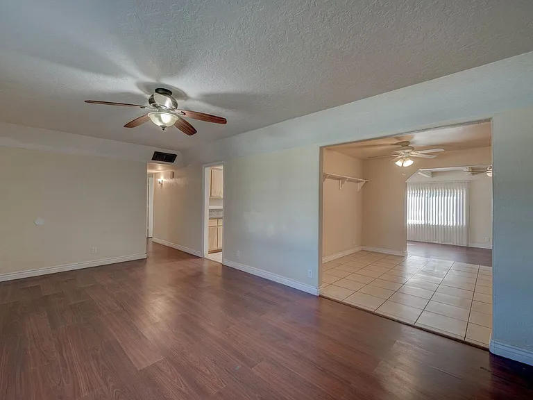 2133 W Morten Ave — Photo 5