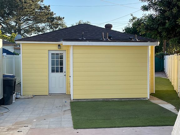 2nd image of 608 W Manor Dr