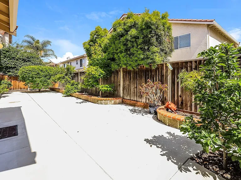 2327 Lass Dr — Photo 23