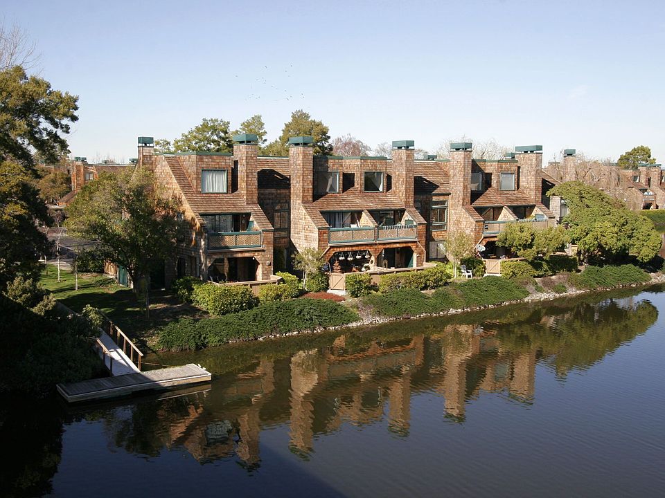 1st image of 15 Pelican Ln