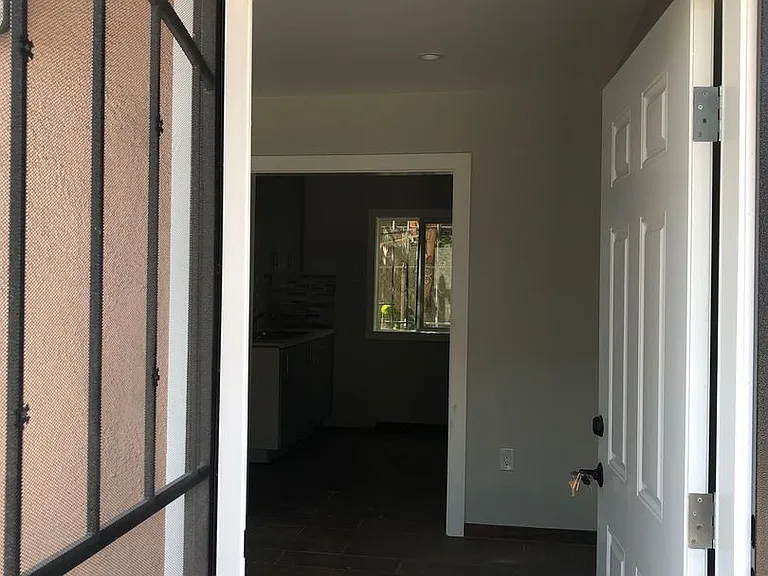 11818 S Main St — Photo 6