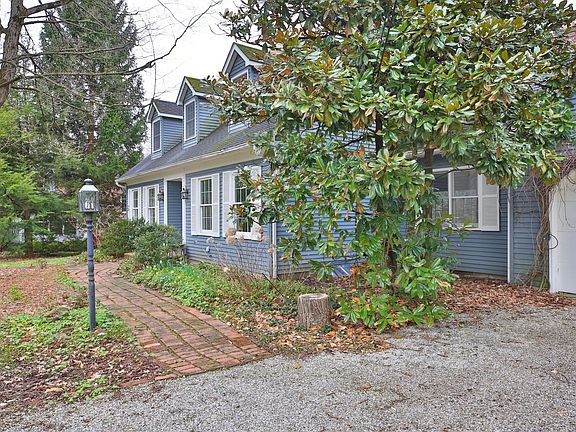 3rd image of 585 Keyes Ln