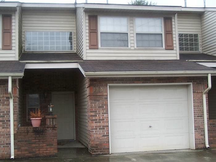 CONDO W/GARAGE