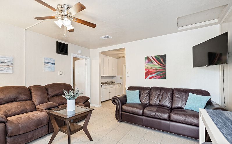 2nd image of 512 Paulding Ave #Aed3cc47e