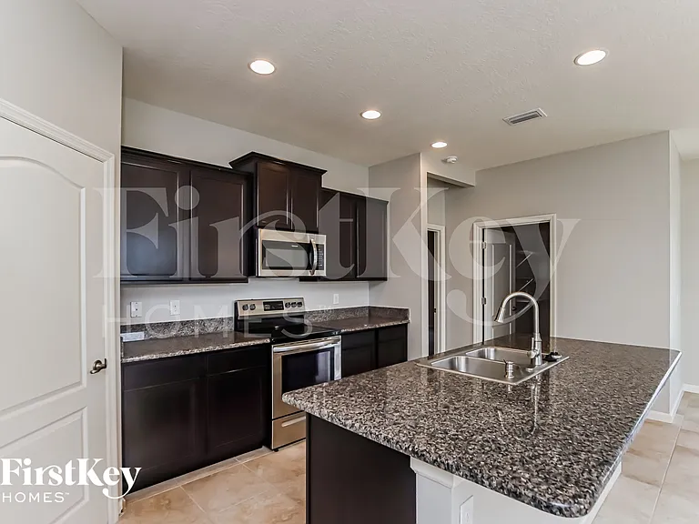 740 Remington Green Dr SE — Photo 6