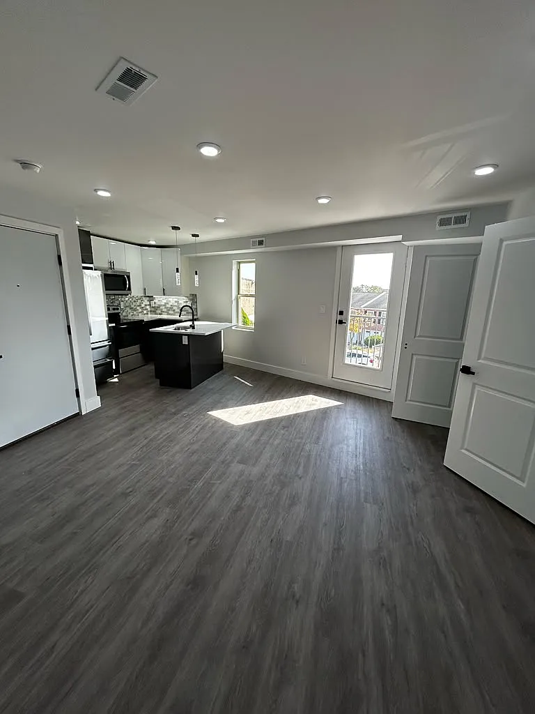 2 bed, 750 sqft, $2,000 — Photo 2